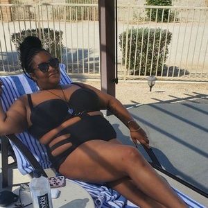 Meet your Posher, Shirelle